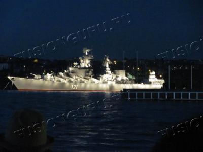 "Москва" ночью